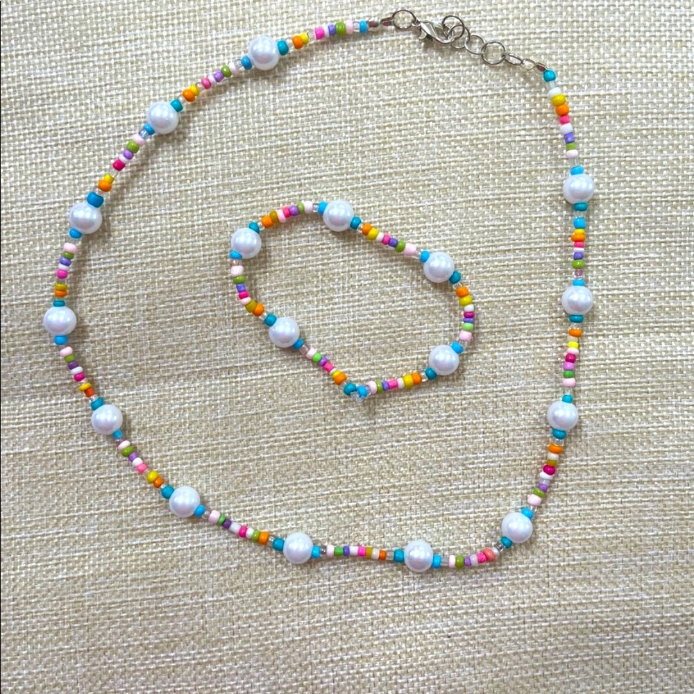 Necklace and bracelet set